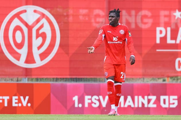 Mainz, Deutschland 17. Juli 2026: Testspiel - 2026 2027 - 1. FSV Mainz 05 gegen 1. FC Kaiserslautern Im Bild: Danny da Costa (Mainz) steht gestikulierend auf dem Spielfeld. DFL regulations prohibit any use of photographs as image sequences and or quasi-video Bruchwegstadion Rheinland - Pfalz *** Mainz, Germany July 17, 2026 Friendly Match 2026–2027 1 FSV Mainz 05 vs. 1 FC Kaiserslautern Pictured: Danny da Costa of Mainz gesturing on the field. DFL regulations prohibit any use of photographs as image sequences and or quasi-video. Bruchwegstadion Rhineland-Palatinate Copyright: xFotostandx xRacochax