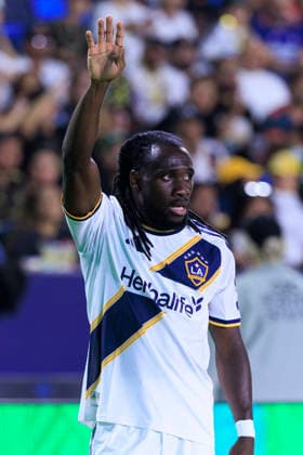 July 17, 2026, Carson, California, USA: Joseph Paintsil 28 of the LA Galaxy performs a corner kick during their MLS, Fussball Herren, USA regular season match against the Los Angeles Football Club on Friday July 17, 2026 at the Dignity Health Sports Park Stadium in Carson, California. Galaxy lose to LAFC, 0-3. ARIANA RUIZ PI Carson USA - ZUMAp124 20260717_zaa_p124_022 Copyright: xArianaxRuizx
