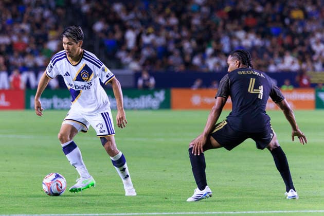 July 17, 2026, Carson, California, USA: Miki Yamane 2 of the LA Galaxy receives the ball as Eddie Segura 4 of the Los Angeles Football Club defends during their MLS, Fussball Herren, USA regular season match on Friday July 17, 2026 at the Dignity Health Sports Park Stadium in Carson, California. Galaxy lose to LAFC, 0-3. ARIANA RUIZ PI LA Galaxy Vs. LAFC  - ZUMAp124 20260717_zaa_p124_041 Copyright: xArianaxRuizx