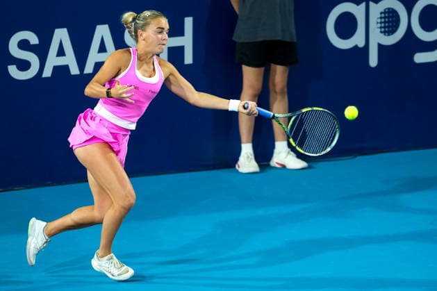 Vanda Pharmaceuticals Athens Open - Day 5 Sara Bejlek of the Czech Republic plays against Clara Tauson of Denmark during their quarterfinal match at the 2026 Vanda Pharmaceuticals Athens Open Women s tennis tournament at the Athens Olympic Tennis Centre in Athens, Greece. Athens Athens Greece  Copyright: xOwenxHammondx originalFilename:hammond-2026vand260717_np54V.jpg