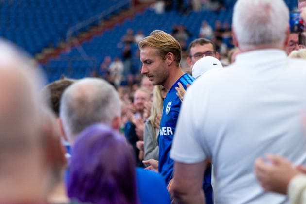 18.07.2026, Mitgliederversammlung 2026 des FC Schalke 04 in der Veltins Arena.Timo Becker (FC Schalke 04) geht auf die Bühne. Gelsenkirchen Veltins Arena NRW Deutschland xRHR-FOTO DEx *** July 18, 2026, FC Schalke 04 s 2026 General Meeting at the Veltins Arena; Timo Becker of FC Schalke 04 takes the stage; Gelsenkirchen, Veltins Arena, North Rhine-Westphalia, Germany; xRHR PHOTO DEx Copyright: DennisxEwert RHR-FOTOx RHR-FOTO DE
