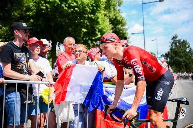 Tour de France 2026 Stage 14 LE MARKSTEIN, FRANCE - JULY 18 : Van Eetvelt Lennert (BEL) of Lotto - Intermarche before the start of the race during stage 14 of the 113rd edition of Tour de France an UCI World Tour 2.UWT cycling road race stage for Men Elite of 155 km with start in Mulhouse and finish in Le Markstein on July 18, 2026 in Le Markstein, France, 18 07 2026 ( Motordriver Kurt Vandenborre - Le Markstein France  Copyright: xGvgx