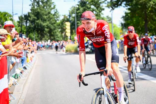Tour de France 2026 Stage 14 LE MARKSTEIN, FRANCE - JULY 18 : Zimmerman Georg (GER) of Lotto Intermarche before the start of the race during stage 14 of the 113rd edition of Tour de France an UCI World Tour 2.UWT cycling road race stage for Men Elite of 155 km with start in Mulhouse and finish in Le Markstein on July 18, 2026 in Le Markstein, France, 18 07 2026 ( Motordriver Kurt Vandenborre - Le Markstein France  Copyright: xGvgx