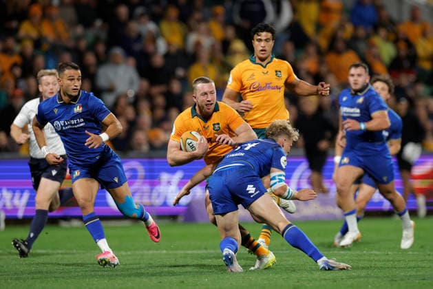 Sport Bilder des Tages RUGBY AUSTRALIA ITALY, Harry Potter of the Wallabies is tackled by Louis Lynagh of Italy during the Nations Championship Round 3 match between the Australian Wallabies and the Italian Azzurri at HBF Park in Perth, Saturday, July 18, 2026. ( NO ARCHIVING, EDITORIAL USE ONLY PERTH WESTERN AUSTRALIA AUSTRALIA  Copyright: xRICHARDxWAINWRIGHTx 20260718187969381286