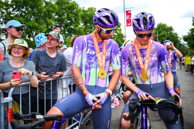 Tour de France 2026 Stage 14 LE MARKSTEIN, FRANCE - JULY 18 : Schmid Mauro (SUI) of Team Jayco AlUla and Matthews Michael (AUS) of Team Jayco AlUla before the start of the race during stage 14 of the 113rd edition of Tour de France an UCI World Tour 2.UWT cycling road race stage for Men Elite of 155 km with start in Mulhouse and finish in Le Markstein on July 18, 2026 in Le Markstein, France, 18 07 2026 ( Motordriver Kurt Vandenborre - Le Markstein France  Copyright: xGvgx