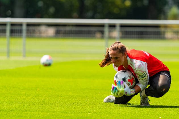 Testspiel: VfB Stuttgart vs. 1. FSV Mainz 05; 18.07.2026 Stuttgart, GERMANY - 18. July 2027: Laura Giuliani (VfB Stuttgart, 1) während dem Warmup vor dem Testspiel zwischen dem VfB Stuttgart und dem 1. FSV Mainz 05 auf dem Sportgelände des Clubzentrum des VfB Stuttgart. *** Friendly Match: VfB Stuttgart vs. 1. FSV Mainz 05, July 18, 2026, Stuttgart, GERMANY July 18, 2027 Laura Giuliani VfB Stuttgart, 1 during the warm-up before the friendly match between VfB Stuttgart and 1 FSV Mainz 05 at the sports complex of the VfB Stuttgart Club Center Copyright: xBEAUTIFULxSPORTS Steinx