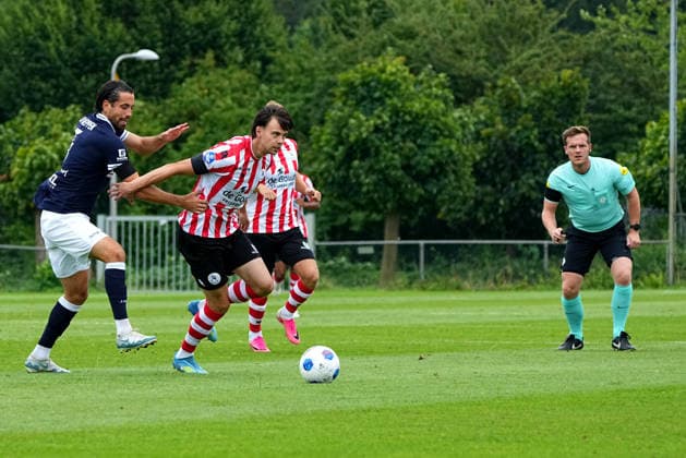 Friendly: Sparta Rotterdam v SV Meppen Delden - Nokkvi Thorisson of Sparta Rotterdam, Referee Tim Visser during a friendly in preparation of the 2026 2027 season. The match is set between Sparta Rotterdam and SV Meppen at Aparthotel Delden on 18 July 2026 in Delden, The Netherlands. (Hero Images Carlo Bruil) Copyright: xCarloxBruilx