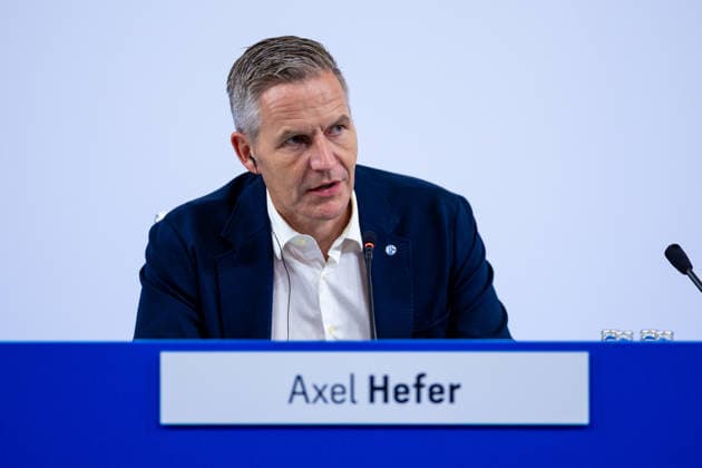 18.07.2026, Mitgliederversammlung 2026 des FC Schalke 04 in der Veltins Arena. Vorsitzender des Aufsichtsrates Axel Hefer (FC Schalke 04). Gelsenkirchen Veltins Arena NRW Deutschland xRHR-FOTO DEx *** July 18, 2026, FC Schalke 04 2026 General Meeting at the Veltins Arena; Axel Hefer, Chairman of the Supervisory Board; FC Schalke 04, Gelsenkirchen; Veltins Arena; North Rhine-Westphalia, Germany; xRHR PHOTO DEx Copyright: DennisxEwert RHR-FOTOx RHR-FOTO DE