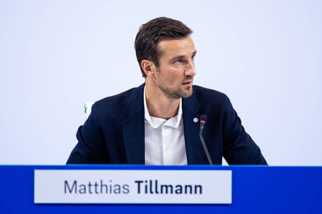 18.07.2026, Mitgliederversammlung 2026 des FC Schalke 04 in der Veltins Arena. Vorstandsvorsitzender Matthias Tillmann (FC Schalke 04). Gelsenkirchen Veltins Arena NRW Deutschland xRHR-FOTO DEx *** July 18, 2026, FC Schalke 04 2026 General Meeting at the Veltins Arena; Chairman of the Board Matthias Tillmann; FC Schalke 04; Gelsenkirchen; Veltins Arena; North Rhine-Westphalia; Germany; xRHR; PHOTO: DEx Copyright: DennisxEwert RHR-FOTOx RHR-FOTO DE