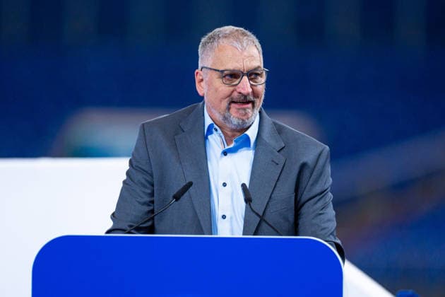 18.07.2026, Mitgliederversammlung 2026 des FC Schalke 04 in der Veltins Arena. Vorsitzender des Wahlausschusses Stefan Schorlemmer (FC Schalke 04). Gelsenkirchen Veltins Arena NRW Deutschland xRHR-FOTO DEx *** July 18, 2026, FC Schalke 04 2026 General Meeting at the Veltins Arena; Stefan Schorlemmer, Chair of the Election Committee; FC Schalke 04, Gelsenkirchen; Veltins Arena; North Rhine-Westphalia, Germany; xRHR PHOTO DEx Copyright: DennisxEwert RHR-FOTOx RHR-FOTO DE
