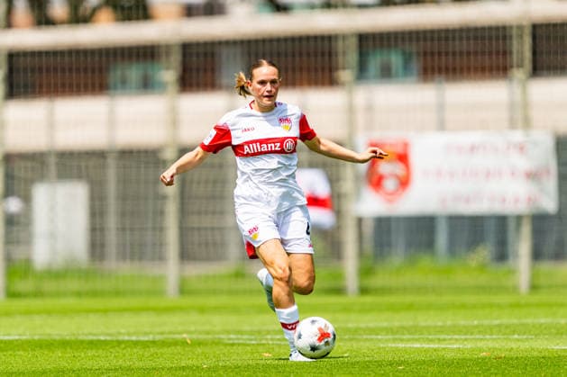 Testspiel: VfB Stuttgart vs. 1. FSV Mainz 05; 18.07.2026 Stuttgart, GERMANY - 18. July 2027: Katharina Schäfer (VfB Stuttgart, 4) während dem Testspiel zwischen dem VfB Stuttgart und dem 1. FSV Mainz 05 auf dem Sportgelände des Clubzentrum des VfB Stuttgart. *** Friendly Match: VfB Stuttgart vs. 1. FSV Mainz 05, July 18, 2026, Stuttgart, GERMANY July 18, 2027 Katharina Schäfer VfB Stuttgart, 4 during the friendly match between VfB Stuttgart and 1 FSV Mainz 05 at the sports complex of the VfB Stuttgart Club Center Copyright: xBEAUTIFULxSPORTS Steinx