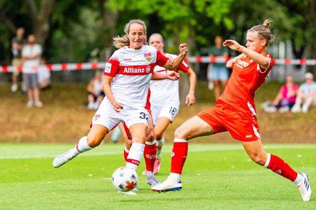 Testspiel: VfB Stuttgart vs. 1. FSV Mainz 05; 18.07.2026 Stuttgart, GERMANY - 18. July 2027: Tamar Dongus (VfB Stuttgart, 32) im Zweikampf während dem Testspiel zwischen dem VfB Stuttgart und dem 1. FSV Mainz 05 auf dem Sportgelände des Clubzentrum des VfB Stuttgart. *** Friendly Match: VfB Stuttgart vs. 1. FSV Mainz 05, July 18, 2026, Stuttgart, GERMANY July 18, 2027 Tamar Dongus VfB Stuttgart, 32, in a tackle during the friendly match between VfB Stuttgart and 1 FSV Mainz 05 at the sports complex of the VfB Stuttgart Club Center Copyright: xBEAUTIFULxSPORTS Steinx