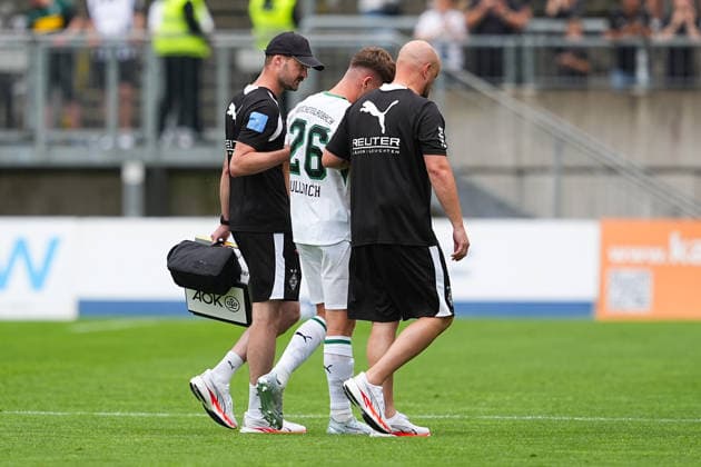 18.07.2026, xydrx, Fußball, Testspiel, Wuppertaler SV - Borussia Mönchengladbach, Saison 2026 2027, Stadion am Zoo: Lukas Ullrich (Borussia Moenchengladbach, 26) wird verletzt ausgewechselt DFB regulations prohibit any use of photographs as image sequences and or quasi-video. *** July 18, 2026, xydrx, Soccer, Friendly Match, Wuppertaler SV vs. Borussia Mönchengladbach, 2026–2027 Season, Stadion am Zoo, Lukas Ullrich, Borussia Mönchengladbach, No. 26 is substituted due to injury. DFB regulations prohibit any use of photographs as image sequences and or quasi-video. Copyright: HMBxMedia YannisxDreimann
