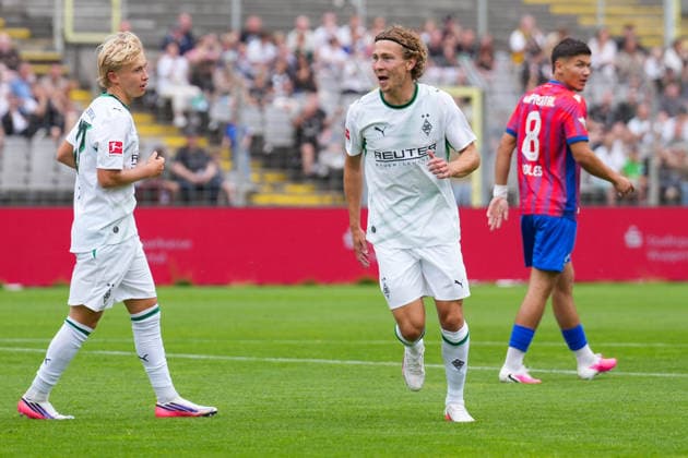 18.07.2026, xydrx, Fußball, Testspiel, Wuppertaler SV - Borussia Mönchengladbach, Saison 2026 2027, Stadion am Zoo: Torjubel nach dem Tor zum 1:0 für Borussia Moenchengladbach durch Torschütze Hugo Bolin (Borussia Moenchengladbach, 38) DFB regulations prohibit any use of photographs as image sequences and or quasi-video. *** July 18, 2026, xydrx, soccer, friendly match, Wuppertaler SV vs. Borussia Mönchengladbach, 2026–2027 season, Stadion am Zoo: Celebrations after Borussia Mönchengladbach’s 1–0 goal scored by Hugo Bolin. Borussia Mönchengladbach, 38. DFB regulations prohibit any use of photographs as image sequences and or quasi-video. Copyright: HMBxMedia YannisxDreimann