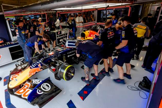 SPA - Mechanics at work on the car of Formula 1 driver Max Verstappen or Oracle Red Bull Racing during the Formula 1 Belgium at Spa Francorchamps on July 18, 2026 in Spa, Belgium. (Photo by DeFodi Images) - *** SPA Mechanics working on the car of Formula 1 driver Max Verstappen of Oracle Red Bull Racing during the Formula 1 Belgian Grand Prix at Spa-Francorchamps on July 18, 2026, in Spa, Belgium. Photo by DeFodi Images