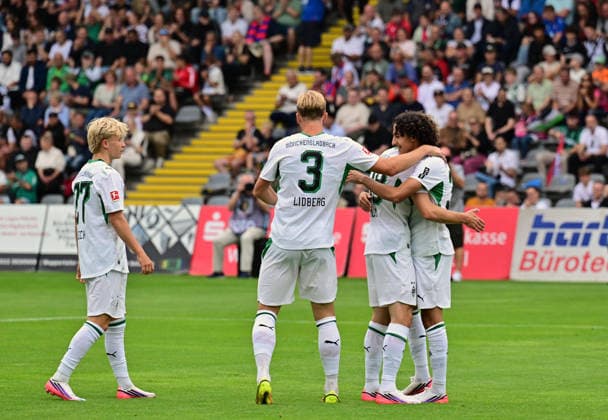 18.07.2026; Wuppertal; Fussball, Herren, Saison 2026 2027, Testspiel Wuppertaler SV vs. Borussia Moenchengladbach Torjubel Gladbach nach dem Tor zum 0-1 bei v. li. Fritz Fleck (Gladbach), Isac Lidberg (Gladbach), TorschuetzemHugo Bolin (Gladbach), Wael Mohya (Gladbach) DFL regulations prohibit any use of photographs as image sequences and or quasi-video. Stadion am Zoo NRW Deutschland *** July 18, 2026, Wuppertal, Soccer, Men s, 2026–2027 Season, Friendly Match: Wuppertaler SV vs. Borussia Mönchengladbach. Gladbach players celebrate after scoring the 0–1 goal; from left: Fritz Fleck (Gladbach), Isac Lidberg (Gladbach), Goal scorers: Hugo Bolin (Gladbach), Wael Mohya (Gladbach). DFL regulations prohibit any use of photographs as image sequences and or quasi-video. Stadion am Zoo, North Rhine-Westphalia, Germany