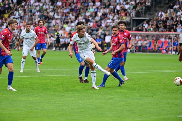 18.07.2026; Wuppertal; Fussball, Herren, Saison 2026 2027, Testspiel Wuppertaler SV vs. Borussia Moenchengladbach Tor zum 0-2; Hugo Bolin (Gladbach, Mitte) zieht ab und trifft zum 0-2 DFL regulations prohibit any use of photographs as image sequences and or quasi-video. Stadion am Zoo NRW Deutschland *** July 18, 2026 Wuppertal Soccer, Men s, 2026–2027 Season, Friendly Match: Wuppertaler SV vs. Borussia Mönchengladbach Goal to make it 0–2: Hugo Bolin (Gladbach); the center forward takes a shot and scores to make it 0–2. DFL regulations prohibit any use of photographs as image sequences and or quasi-video. Stadion am Zoo, North Rhine-Westphalia, Germany