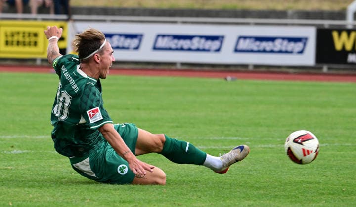 18.07.2026 - Fussball - Saison 2026 2027 - Testspiel Freundschaftsspiel Vorbereitungsspiel - SpVgg Greuther Fürth ( Kleeblatt ) - FC Zürich - Sportfoto Zink - xwoxzix - regulations prohibit any use of photographs as image sequences and or quasi-video - only for editorial use - Felix Klaus (30, SpVgg Greuther Fürth ) *** July 18, 2026 Soccer Season 2026–2027 Exhibition Match Friendly Match Preseason Match SpVgg Greuther Fürth Kleeblatt FC Zurich Sports Photo Zink xwoxzix regulations prohibit any use of photographs as image sequences and or quasi-video; for editorial use only Felix Klaus 30, SpVgg Greuther Fürth