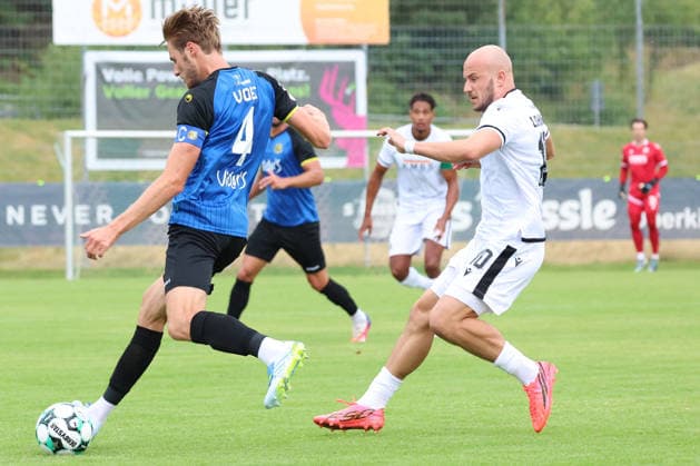 18.07.2026, xrekx, Fussball Testspiel, SV Sandhausen - 1. FC Saarbruecken v.l. Siemen Voet (1. FC Saarbruecken) Felix Lohkemper (SV Sandhausen) (DFL DFB REGULATIONS PROHIBIT ANY USE OF PHOTOGRAPHS as IMAGE SEQUENCES and or QUASI-VIDEO) Lautenbach *** July 18, 2026, xrekx, Soccer Friendly Match, SV Sandhausen 1 vs. FC Saarbrücken v l Siemen Voet 1 FC Saarbrücken Felix Lohkemper SV Sandhausen DFL DFB REGULATIONS PROHIBIT ANY USE OF PHOTOGRAPHS AS IMAGE SEQUENCES AND OR QUASI-VIDEO Lautenbach