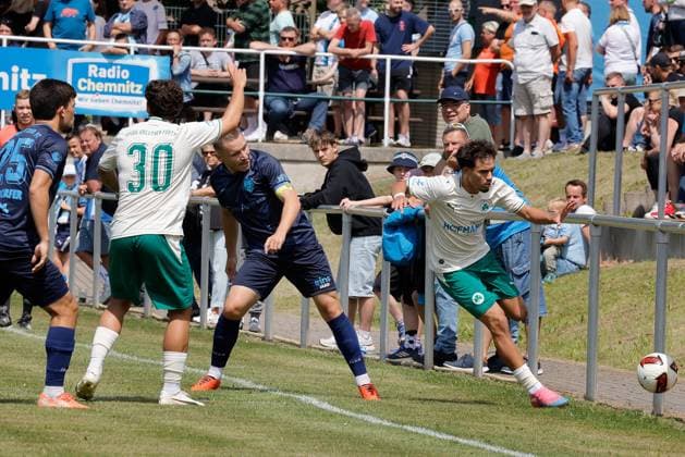 CFC vs Greuther Fürth U23 18.07.2026 Chemnitz, Stadion an der Irkutsker Straße, Fussball, Regionalliga Nordost, , Testspiel , CFC, CFC vs Greuther Fürth U23 Kampf um den Ball Chemnitz Sachsen BRD *** CFC vs. Greuther Fürth U23, July 18, 2026, Chemnitz, Stadion an der Irkutsker Straße, Sports, Soccer, Northeast Regional League, , Friendly Match, CFC, CFC vs. Greuther Fürth U23, Battle for the Ball, Chemnitz, Saxony, Germany