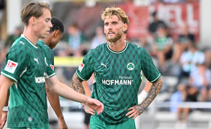 18.07.2026 - Fussball - Saison 2026 2027 - Testspiel Freundschaftsspiel Vorbereitungsspiel - SpVgg Greuther Fürth ( Kleeblatt ) - FC Zürich - Sportfoto Zink MeZi - xmexzix - regulations prohibit any use of photographs as image sequences and or quasi-video - only for editorial use - Ole Pohlmann (10, SpVgg Greuther Fürth ) *** July 18, 2026 Soccer Season 2026–2027 Exhibition Match Friendly Match Preseason Match SpVgg Greuther Fürth Kleeblatt FC Zurich Sports Photo Zink MeZi xmexzix Regulations prohibit any use of photographs as image sequences and or quasi-video; for editorial use only. Ole Pohlmann 10, SpVgg Greuther Fürth