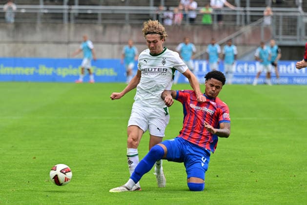 18.07.2026; Wuppertal; Fussball, Herren, Saison 2026 2027, Testspiel Wuppertaler SV vs. Borussia Moenchengladbach Zweikampf zwischen v. li. Hugo Bolin (Gladbach), Noel Westenberger (Wuppertal) DFL regulations prohibit any use of photographs as image sequences and or quasi-video. Stadion am Zoo NRW Deutschland *** July 18, 2026 Wuppertal Soccer, Men s, 2026–2027 season, Friendly Match: Wuppertaler SV vs. Borussia Mönchengladbach. Head-to-head between (from left) Hugo Bolin (Gladbach) and Noel Westenberger (Wuppertal). DFL regulations prohibit any use of photographs as image sequences and or quasi-video. Stadion am Zoo, North Rhine-Westphalia, Germany