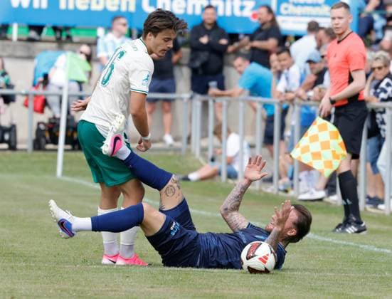 CFC vs Greuther Fürth U23 18.07.2026 Chemnitz, Stadion an der Irkutsker Straße, Fussball, Regionalliga Nordost, , Testspiel , CFC, CFC vs Greuther Fürth U23 vlnr: Raul Marita und Jan Löhmannsröben Chemnitz Sachsen BRD *** CFC vs. Greuther Fürth U23, July 18, 2026, Chemnitz, Stadion an der Irkutsker Straße, Sports, Soccer, Northeast Regional League, , Friendly Match, CFC, CFC vs. Greuther Fürth U23 (from left to right: Raul Marita and Jan Löhmannsröben), Chemnitz, Saxony, Germany