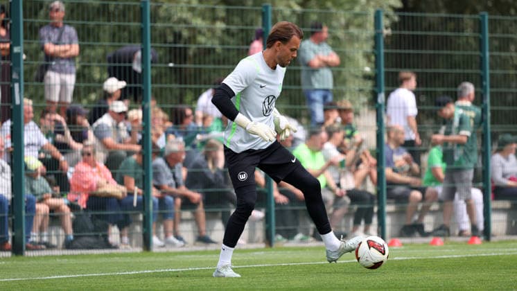 VfL vs Verl, Testspiel Wolfsburg, 18.07.2026, Fußball, Herren, Saison 2026 2027, 2. BL, VfL Wolfsburg vs SC Verl, Testspiel, Torwart Timon Wellenreuther (VfL Wolfsburg) Niedersachsen Deutschland *** VfL vs. Verl, Friendly Match, Wolfsburg, July 18, 2026, Soccer, Men s, 2026–2027 Season, 2. Bundesliga, VfL Wolfsburg vs. SC Verl, Friendly Match, Goalkeeper Timon Wellenreuther, VfL Wolfsburg, Lower Saxony, Germany