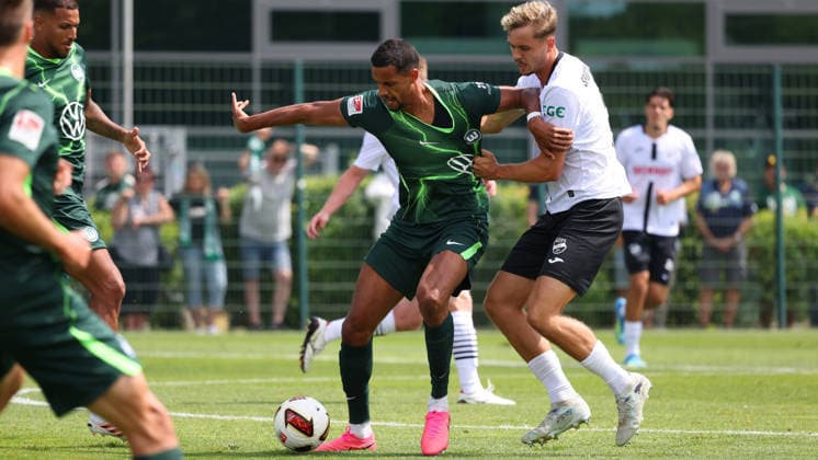 VfL vs Verl, Testspiel Wolfsburg, 18.07.2026, Fußball, Herren, Saison 2026 2027, 2. BL, VfL Wolfsburg vs SC Verl, Testspiel, Robert Glatzel (VfL Wolfsburg), Nick Seidel (Verl) Niedersachsen Deutschland *** VfL vs. Verl, Friendly Match, Wolfsburg, July 18, 2026, Soccer, Men s, 2026–2027 Season, 2. Bundesliga, VfL Wolfsburg vs. SC Verl, Friendly Match, Robert Glatzel (VfL Wolfsburg), Nick Seidel (Verl), Lower Saxony, Germany