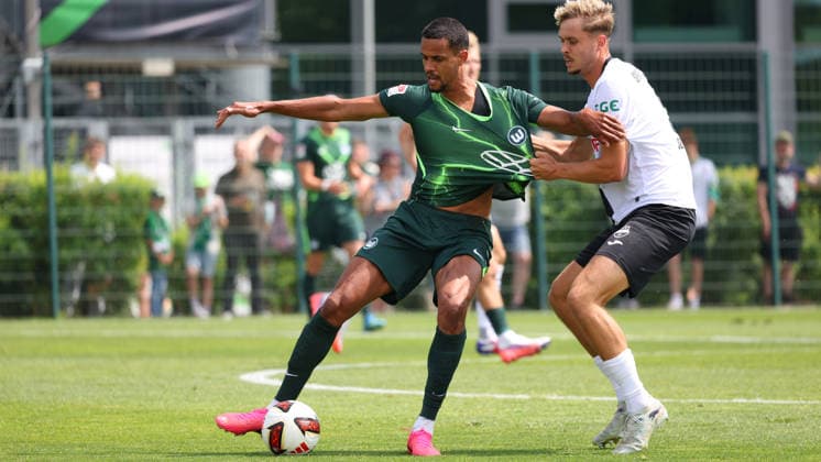 VfL vs Verl, Testspiel Wolfsburg, 18.07.2026, Fußball, Herren, Saison 2026 2027, 2. BL, VfL Wolfsburg vs SC Verl, Testspiel, Robert Glatzel (VfL Wolfsburg), Nick Seidel (Verl) Niedersachsen Deutschland *** VfL vs. Verl, Friendly Match, Wolfsburg, July 18, 2026, Soccer, Men s, 2026–2027 Season, 2. Bundesliga, VfL Wolfsburg vs. SC Verl, Friendly Match, Robert Glatzel (VfL Wolfsburg), Nick Seidel (Verl), Lower Saxony, Germany