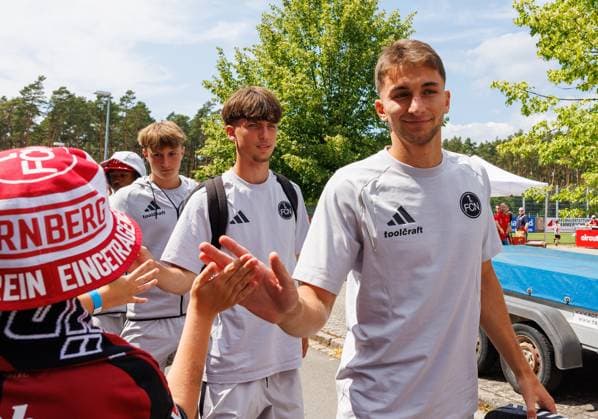 18.07.2026 - Fussball - Saison 2026 2027 - Testspiel Freundschaftsspiel Vorbereitungsspiel: 1. FC Nürnberg Nuernberg FCN ( Club ) - SV Waldhof Mannheim 07 - Sportfoto Zink DaMa - xdaxmax - Marko Soldic (16, 1. FC Nürnberg FCN ) Marc Kornwachs (15, 1. FC Nürnberg FCN ) Adam Markhiev (6, 1. FC Nürnberg FCN ) klatscht mit Fans ab *** July 18, 2026 Soccer Season 2026–2027 Exhibition Match Friendly Match Preseason Match 1 FC Nürnberg FCN Club SV Waldhof Mannheim 07 Sports Photo Zink DaMa xdaxmax Marko Soldic 16, 1 FC Nuremberg FCN Marc Kornwachs 15, 1 FC Nuremberg FCN Adam Markhiev 6, 1 FC Nuremberg FCN high-fives fans