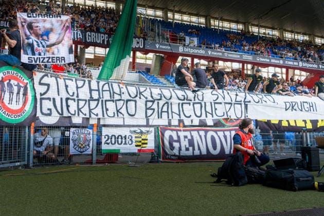 BASEL, SWITZERLAND - JULY 18: Juventus Supporters with banner for the head coach Stephan Lichtsteiner of Basel during the pre-season friendly match between FC Basel 1893 and Juventus at St. Jakob Stadium on July 18, 2026 in Basel, Switzerland. *** BASEL, SWITZERLAND, JULY 18: Juventus fans holding a banner for Basel head coach Stephan Lichtsteiner during the preseason friendly match between FC Basel 1893 and Juventus at St. Jakob Stadium on July 18, 2026, in Basel, Switzerland Copyright: xJustPictures.ch PascalxvonxBürenx jp-en-EuSpIm-Pavo_Fotografie-04859
