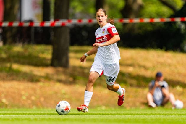Testspiel: VfB Stuttgart vs. 1. FSV Mainz 05; 18.07.2026 Stuttgart, GERMANY - 18. July 2027: Svenja Hecke (VfB Stuttgart, 34) während dem Testspiel zwischen dem VfB Stuttgart und dem 1. FSV Mainz 05 auf dem Sportgelände des Clubzentrum des VfB Stuttgart. *** Friendly Match: VfB Stuttgart vs. 1. FSV Mainz 05, July 18, 2026, Stuttgart, GERMANY July 18, 2027 Svenja Hecke VfB Stuttgart, 34, during the friendly match between VfB Stuttgart and 1 FSV Mainz 05 at the sports complex of the VfB Stuttgart Club Center Copyright: xBEAUTIFULxSPORTS Steinx