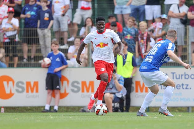 18.07.2026, xtgx, Fussball Testspiel, RB Leipzig - VSG Altglienicke emspor, v.l. Suleman Sani (Leipzig, 18) Freisteller, Einzelbild, Ganzkoerper, single frame (DFL DFB REGULATIONS PROHIBIT ANY USE OF PHOTOGRAPHS as IMAGE SEQUENCES and or QUASI-VIDEO) Markranstädt *** July 18, 2026, xtgx, Soccer Friendly Match, RB Leipzig vs. VSG Altglienicke emspor, from left: Suleman Sani (Leipzig), 18 cutouts, single frame, Full-body, single frame. DFL and DFB regulations prohibit any use of photographs as image sequences and or quasi-video. Markranstädt