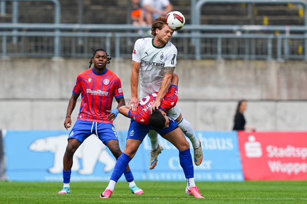 18.07.2026, xydrx, Fußball, Testspiel, Wuppertaler SV - Borussia Mönchengladbach, Saison 2026 2027, Stadion am Zoo: Lion Schweers (Borussia Moenchengladbach, 48) im Zweikampf gegen Eren Albayrak (Wuppertaler SV, 10) DFB regulations prohibit any use of photographs as image sequences and or quasi-video. *** July 18, 2026, xydrx, soccer, friendly match, Wuppertaler SV vs. Borussia Mönchengladbach, 2026–2027 season, Stadion am Zoo, Lion Schweers, Borussia Mönchengladbach, No. 48 in a tackle against Eren Albayrak of Wuppertaler SV, 10. DFB regulations prohibit any use of photographs as image sequences and or quasi-video. Copyright: HMBxMedia YannisxDreimann