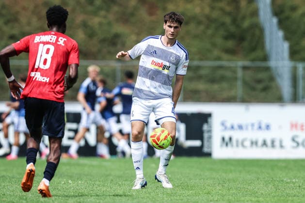 Fussball, 3.Liga Saison 2026 2027 Testspiel Bonner SC - MSV Duisburg 18.07.2026, Sportpark Nord Martin Ens (MSV Duisburg, 4) Bonn Sportpark Nord Nordrhein-Westfalen Deutschland *** Sports, Soccer, 3rd Division, 2026–2027 Season, Friendly Match: Bonner SC vs. MSV Duisburg, July 18, 2026, Sportpark Nord, Martin Ens, MSV Duisburg, 4, Bonn, Sportpark Nord, North Rhine-Westphalia, Germany