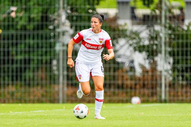 Testspiel: VfB Stuttgart vs. 1. FSV Mainz 05; 18.07.2026 Stuttgart, GERMANY - 18. July 2027: Chantal Hagel (VfB Stuttgart, 6) während dem Testspiel zwischen dem VfB Stuttgart und dem 1. FSV Mainz 05 auf dem Sportgelände des Clubzentrum des VfB Stuttgart. *** Friendly Match: VfB Stuttgart vs. 1. FSV Mainz 05, July 18, 2026, Stuttgart, GERMANY July 18, 2027 Chantal Hagel VfB Stuttgart, 6 during the friendly match between VfB Stuttgart and 1 FSV Mainz 05 at the sports complex of the VfB Stuttgart Club Center Copyright: xBEAUTIFULxSPORTS Steinx
