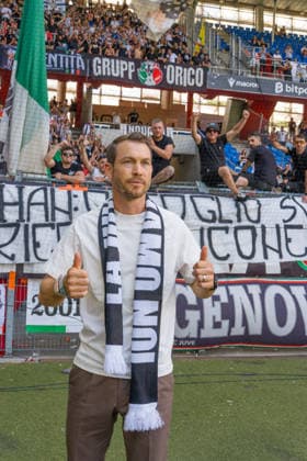 BASEL, SWITZERLAND - JULY 18: warm welcome for head coach Stephan Lichtsteiner of Basel from Juve Supporters before the pre-season friendly match between FC Basel 1893 and Juventus at St. Jakob Stadium on July 18, 2026 in Basel, Switzerland. *** BASEL, SWITZERLAND, JULY 18: A warm welcome for Basel head coach Stephan Lichtsteiner from Juventus supporters before the preseason friendly match between FC Basel 1893 and Juventus at St. Jakob Stadium on July 18, 2026, in Basel, Switzerland Copyright: xJustPictures.ch PascalxvonxBürenx jp-en-EuSpIm-Pavo_Fotografie-05078