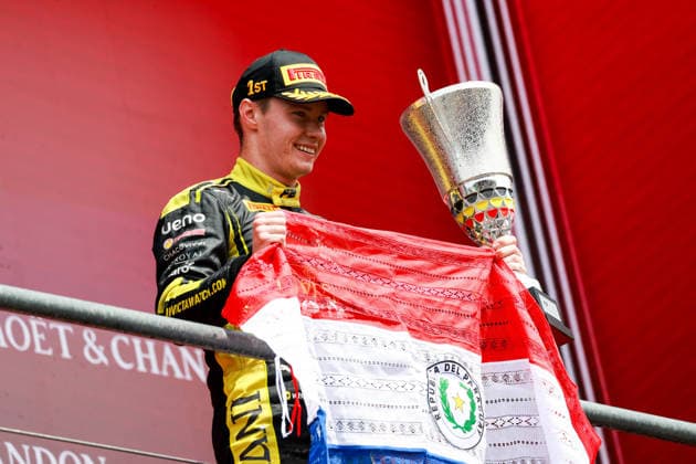 Sport Bilder des Tages AUTO - FORMULA 2 2026 - SPA DURKSEN Joshua (par), Invicta Racing, Dallara F2 2024, portrait podium during the 8th round of the 2026 FIA Formula 2 Championship from July 17 to 19, 2026 on the Circuit de Spa-Francorchamps, in Stavelot, Belgium - StavelotBelgium  Copyright: xFLORENTxGOODENx