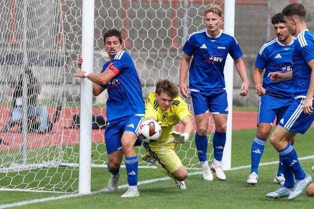 Torwartaktion von Felix Unger 12 (FC Memmingen), FC Augsburg vs. BFV-Schwaben-Auswahl, Fussball, 1. Bundesliga, Testspiel, Saison 2026 27, 18.07.2026 Augsburg Bayern Deutschland *** Goalkeeper save by Felix Unger 12, FC Memmingen, FC Augsburg vs. BFV Schwaben Select Team, Soccer, Bundesliga 1, Friendly Match, 2026–27 Season, July 18, 2026, Augsburg, Bavaria, Germany Copyright: xkolbert-press ChristianxKolbertx