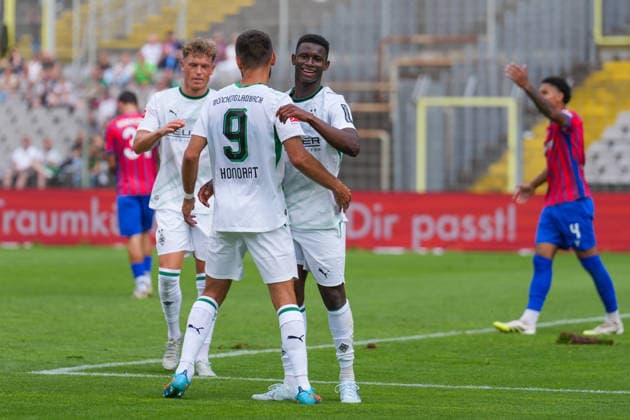 18.07.2026, xydrx, Fußball, Testspiel, Wuppertaler SV - Borussia Mönchengladbach, Saison 2026 2027, Stadion am Zoo: Torjubel nach dem Tor zum 6:0 für Borussia Moenchengladbach durch Torschütze Iaia Manco Danfa (Borussia Moenchengladbach, 39) zusammen mit Robin Hack (Borussia Moenchengladbach, 25) und Franck Honorat (Borussia Moenchengladbach, 9) DFB regulations prohibit any use of photographs as image sequences and or quasi-video. *** July 18, 2026, xydrx, Soccer, Friendly Match, Wuppertaler SV vs. Borussia Mönchengladbach, 2026–2027 Season, Stadion am Zoo: Celebrations after Borussia Mönchengladbach’s 6–0 goal scored by Iaia Manco Danfa of Borussia Mönchengladbach, 39, along with Robin Hack (Borussia Mönchengladbach, 25) and Franck Honorat (Borussia Mönchengladbach, 9). DFB regulations prohibit any use of photographs as image sequences and or quasi-video. Copyright: HMBxMedia YannisxDreimann