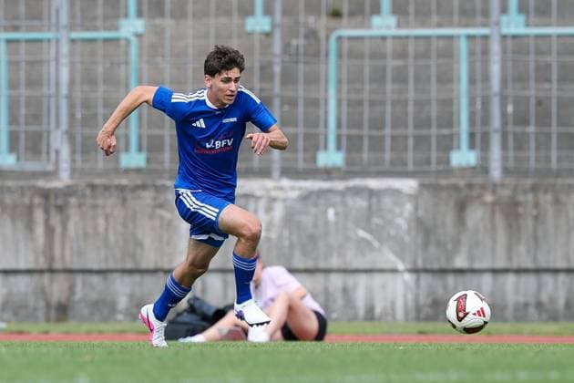 am Ball Finn Schmutterer 19 (TSV Bobingen), FC Augsburg vs. BFV-Schwaben-Auswahl, Fussball, 1. Bundesliga, Testspiel, Saison 2026 27, 18.07.2026 Augsburg Bayern Deutschland *** Finn Schmutterer 19 (TSV Bobingen) in action, FC Augsburg vs. BFV Schwaben Select Team, Soccer, Bundesliga 1, Friendly Match, 2026–27 Season, July 18, 2026, Augsburg, Bavaria, Germany Copyright: xkolbert-press ChristianxKolbertx