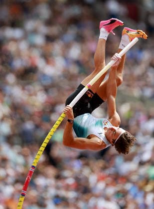 Armand Duplantis of Sweden during the Pole Vault Men. The London Athletics Meet, Wanda Diamond League, London Stadium, London, UK - 18 Jul 2026London London Stadium United Kingdom  Copyright: xJamesxMarsh Shutterstockx 16996766ab