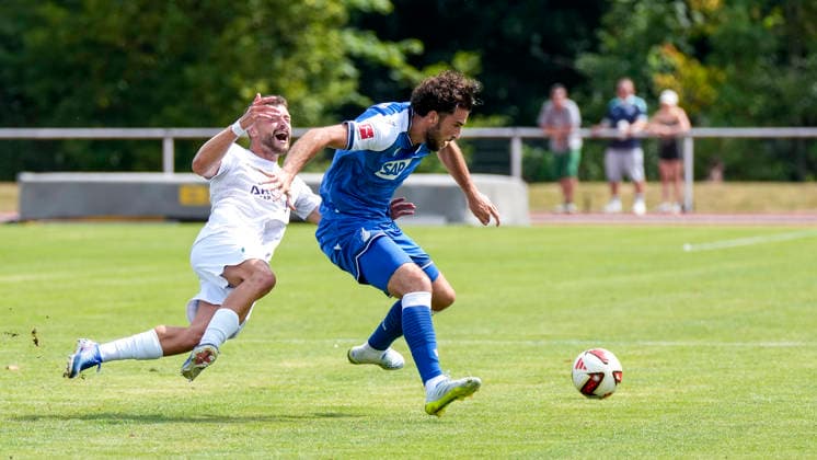 v.li.: Leon Petö (SGV, 10), Leon Avdullahu (Hoffenheim, 7), Zweikampf, Spielszene, Duell, duel, tackle, tackling, Dynamik, Action, Aktion, 18.07.2026, Bad Friedrichshall (Deutschland), Fussball, Testspiel, TSG 1899 Hoffenheim - SGV Heilbronn-Freiberg, DFB DFL REGULATIONS PROHIBIT ANY USE OF PHOTOGRAPHS AS IMAGE SEQUENCES AND OR QUASI-VIDEO. *** From left: Leon Petö (SGV), 10, Leon Avdullahu (Hoffenheim), 7, tackle, game action, duel, tackle, tackling, dynamic, action, July 18, 2026, Bad Friedrichshall, Germany, soccer, friendly match, TSG 1899 Hoffenheim vs. SGV Heilbronn Freiberg, DFB and DFL regulations prohibit any use of photographs as image sequences and or quasi-video xozx