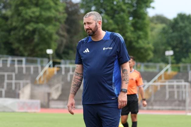 Trainer Sascha Moelders (BFV-Schwaben-Auswahl), FC Augsburg vs. BFV-Schwaben-Auswahl, Fussball, 1. Bundesliga, Testspiel, Saison 2026 27, 18.07.2026 Augsburg Bayern Deutschland *** Coach Sascha Moelders, BFV Schwaben Select Team, FC Augsburg vs. BFV Schwaben Select Team, Soccer, Bundesliga 1, Friendly Match, 2026–27 Season, July 18, 2026, Augsburg, Bavaria, Germany Copyright: xkolbert-press ChristianxKolbertx