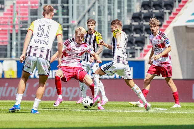 SOCCER - LASK vs Duesseldorf, test match LINZ,AUSTRIA,18.JUL.26 - SOCCER - ADMIRAL Bundesliga, 3. Liga, Linzer ASK vs Fortuna Duesseldorf, test match. Image shows Elias Arden (Duesseldorf) and Krystof Danek (LASK).  GEPAxpictures xManuelxBinder