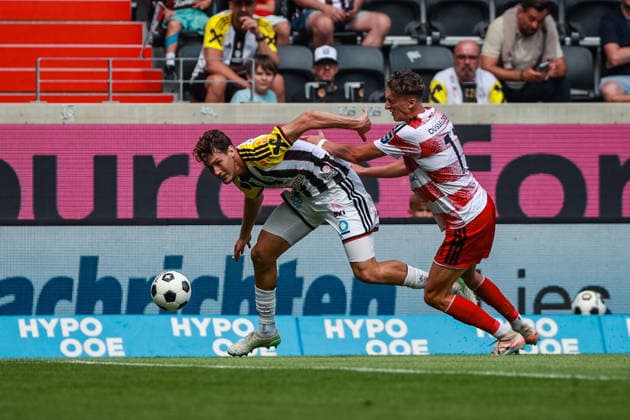 SOCCER - LASK vs Duesseldorf, test match LINZ,AUSTRIA,18.JUL.26 - SOCCER - ADMIRAL Bundesliga, 3. Liga, Linzer ASK vs Fortuna Duesseldorf, test match. Image shows Joao Tornich (LASK) and Lukas Eixler (Duesseldorf).  GEPAxpictures xManuelxBinder