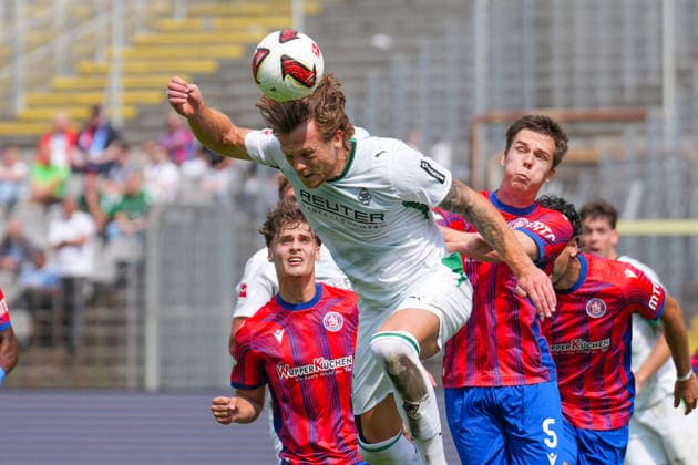 18.07.2026, xydrx, Fußball, Testspiel, Wuppertaler SV - Borussia Mönchengladbach, Saison 2026 2027, Stadion am Zoo: Lion Schweers (Borussia Moenchengladbach, 48) im Zweikampf gegen Jaden Korzynietz (Wuppertaler SV, 5) DFB regulations prohibit any use of photographs as image sequences and or quasi-video. *** July 18, 2026, xydrx, Soccer, Friendly Match, Wuppertaler SV vs. Borussia Mönchengladbach, 2026–2027 Season, Stadion am Zoo, Lion Schweers, Borussia Mönchengladbach, No. 48 in a tackle against Jaden Korzynietz of Wuppertaler SV, 5. DFB regulations prohibit any use of photographs as image sequences and or quasi-video Copyright: HMBxMedia YannisxDreimann