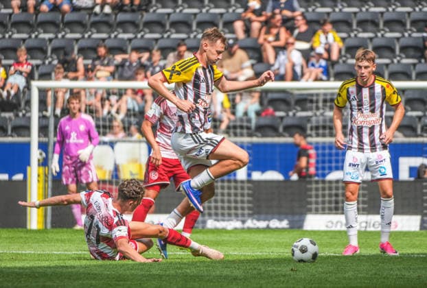 Fussball Österreich - 18.07.2026 - MatchPR Summer Series Upper Austria - Internationales Testspiel - LASK Linz vs. Fortuna Düsseldorf - Raiffeisen Arena (Linz, Österreich): Mate Ivkovic (LASK) *** Soccer Austria July 18, 2026 MatchPR Summer Series Upper Austria International Friendly LASK Linz vs. Fortuna Düsseldorf Raiffeisen Arena, Linz, Austria Mate Ivkovic LASK Copyright: xLukasxBierederx
