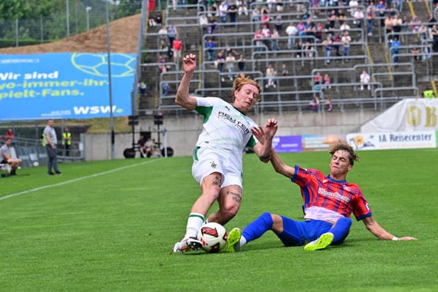 18.07.2026; Wuppertal; Fussball, Herren, Saison 2026 2027, Testspiel Wuppertaler SV vs. Borussia Moenchengladbach Zweikampf zwischen v. li. Yukhym Konoplia (Gladbach), Sam Sausmikat (Wuppertal) DFL regulations prohibit any use of photographs as image sequences and or quasi-video. Stadion am Zoo NRW Deutschland *** July 18, 2026 Wuppertal Soccer, Men s, 2026–2027 season, Friendly Match: Wuppertaler SV vs. Borussia Mönchengladbach. Tackle between (from left) Yukhym Konoplia (Gladbach) and Sam Sausmikat (Wuppertal). DFL regulations prohibit any use of photographs as image sequences and or quasi-video. Stadion am Zoo, North Rhine-Westphalia, Germany